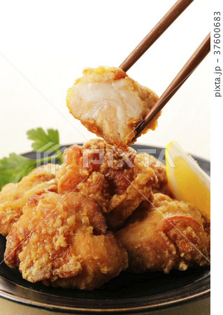 鶏の唐揚げ 37600683