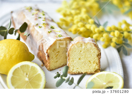 レモンのパウンドケーキの写真素材
