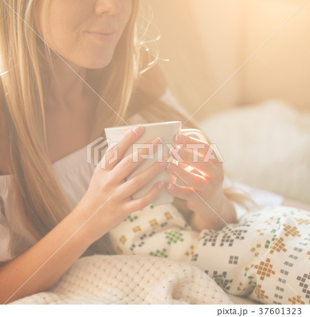 Beautiful young woman relaxing at living room 37601323