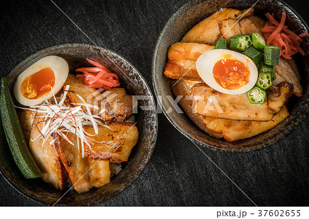 炙りチャーシュー丼　Barbecued pork rice bowl japanese food 37602655