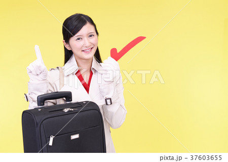 旅行を楽しむ女性 37603655