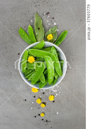 Composition of peas pods decorated with flowers Composition of peas pods decorated with flowers 37603779