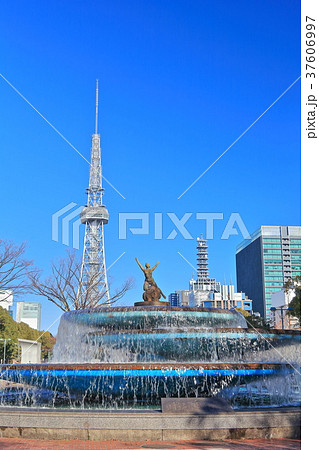 名古屋テレビ塔と噴水広場 37606997