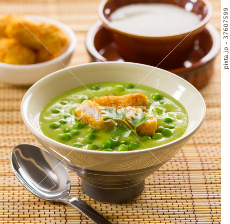 Green pea soup Green pea soup 37607599
