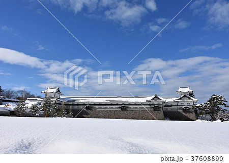 金沢城公園　菱櫓・五十間長屋・橋爪門続櫓の雪景色 37608890