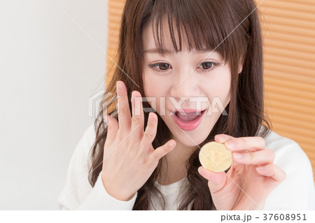 ビットコイン・女性 ビットコイン・女性 37608951