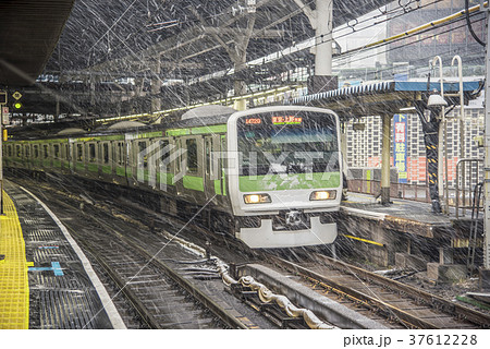山手線 E231系 新橋駅 山手線 E231系 新橋駅 37612228