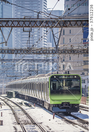 山手線　E235系　新橋駅 37612236