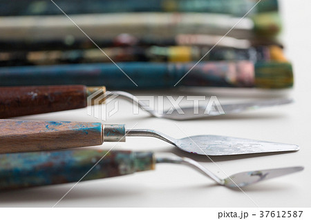 palette knives or painting spatulas and brushes palette knives or painting spatulas and brushes 37612587