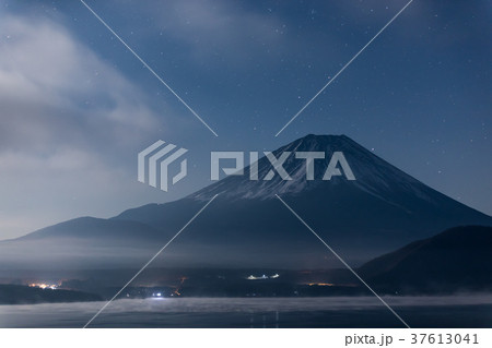 富士山 本栖湖 夜空 富士山 本栖湖 夜空 37613041