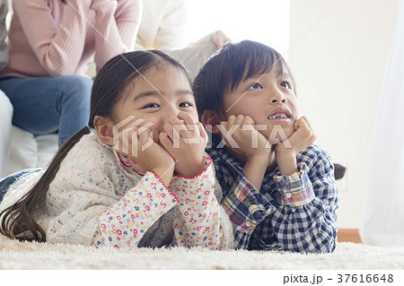 子ども 兄妹 頬杖 子ども 兄妹 頬杖 37616648