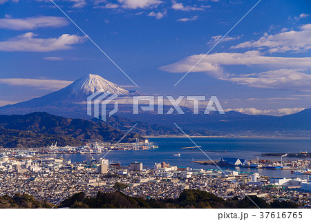【静岡県】早朝の清水港と富士山 37616765