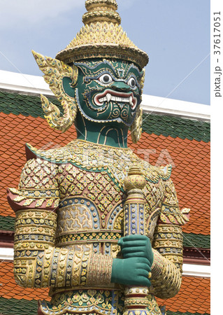 Guardian Statues at Wat Phra Kaew, Thailand 37617051