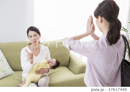 孫の子守 孫の子守 37617499