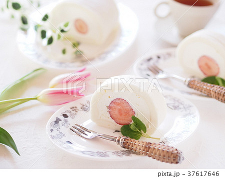 イチゴロールケーキ 37617646