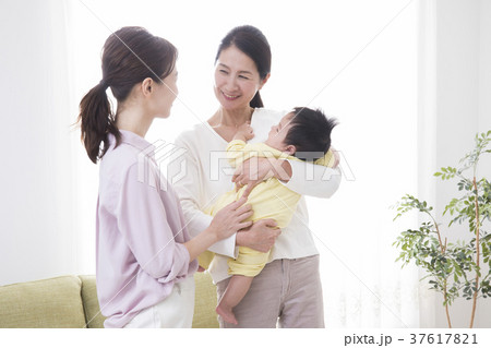 孫の子守 孫の子守 37617821