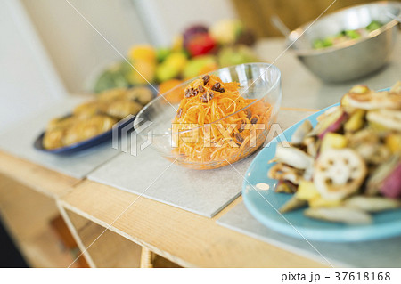 カフェ　食べ物 37618168