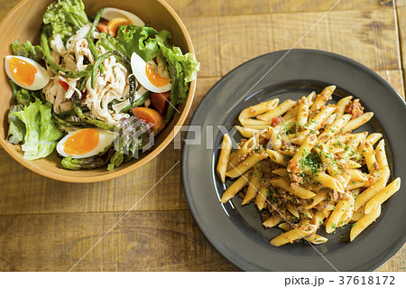 カフェ　食べ物 37618172