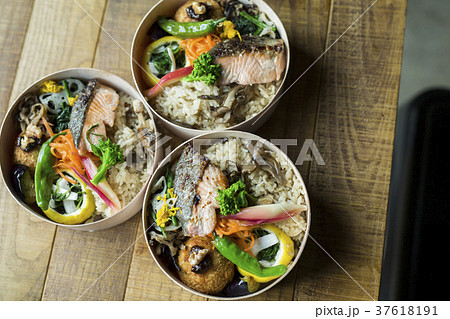 カフェ　食べ物 37618191