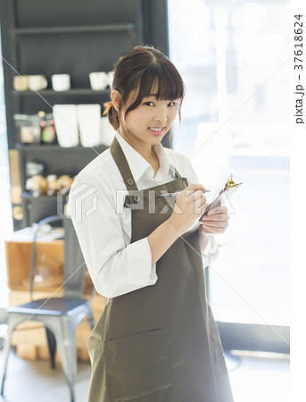 カフェアルバイトスタッフ カフェアルバイトスタッフ 37618624