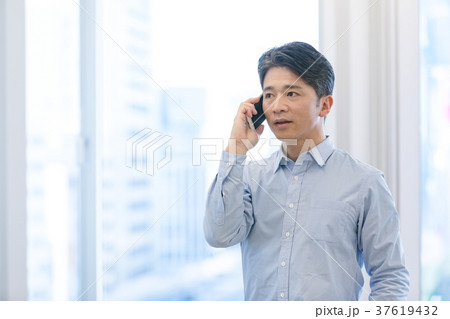 カジュアルオフィスイメージ ビジネスイメージ 私服 会社員 カジュアルオフィスイメージ ビジネスイメージ 私服 会社員 37619432