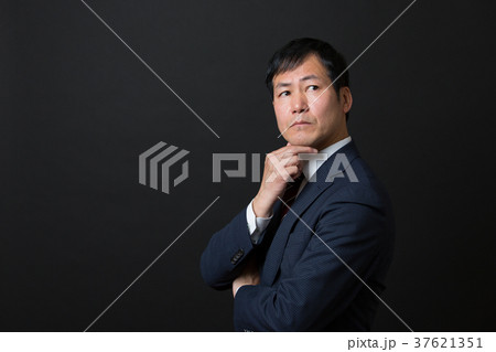 ミドルビジネスマン 37621351