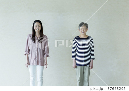 母と娘のポートレート 37623295