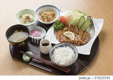 とんかつ定食 とんかつ定食 37623545