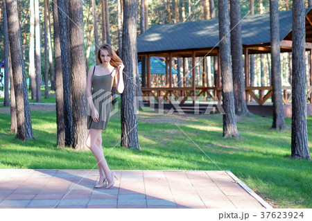 Beautiful girl posing in the park 37623924