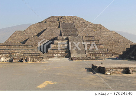 テオティワカンの月のピラミッド　世界遺産　メキシコ 37624240