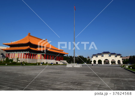 國家戯劇院と自由廣場門 中正紀念公園 台北 國家戯劇院と自由廣場門 中正紀念公園 台北 37624568