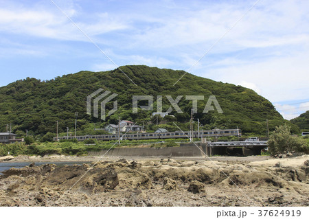 海岸沿いを行く、内房線209系 37624919