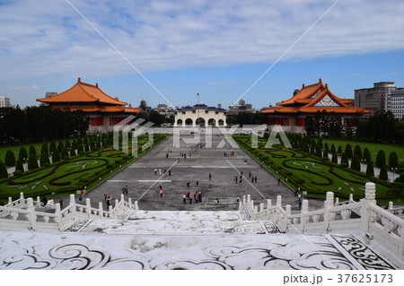 自由廣場　國家戯劇院　國家音楽庭　自由廣場門の風景 37625173