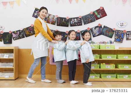 教師 先生 列車遊び 37625331