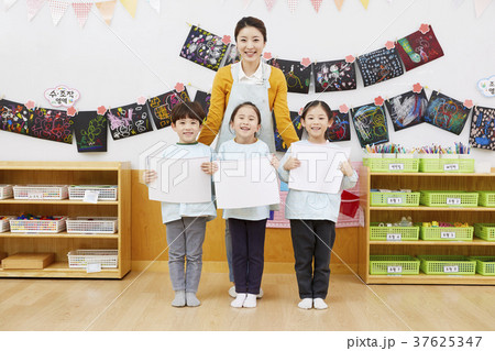 子供 女性 女 37625347