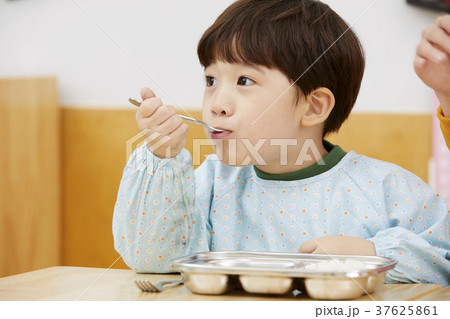 男 男性 男の子 37625861