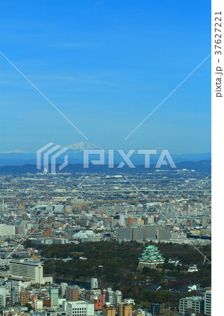 名古屋市内から見た名古屋城と御嶽山 37627221