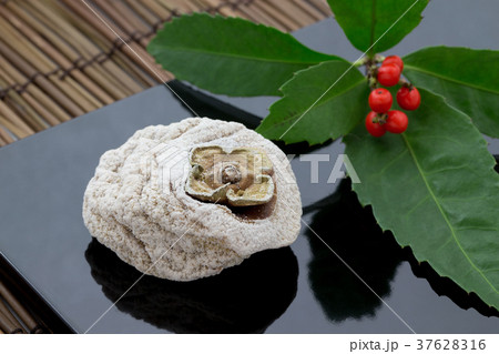 干し柿とセンリョウ 干し柿とセンリョウ 37628316