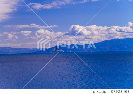 清水港から航海に出る　地球深部探査船・ちきゅう 37628463