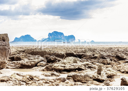 Popular travel tropical karst rocks Tonsai 37629105