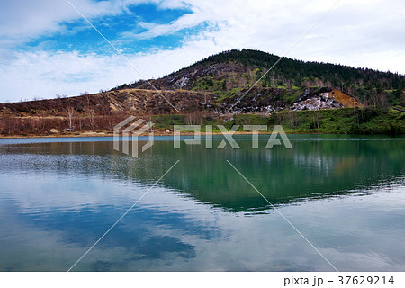 弓池と本白根山逢ノ峰 弓池と本白根山逢ノ峰 37629214
