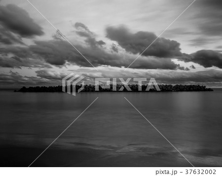 水平線とテトラポット 37632002