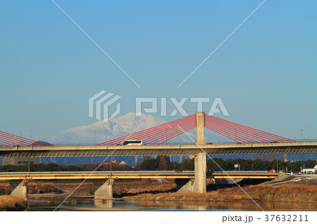 愛知県　庄内川沿いから見た御嶽山 37632211