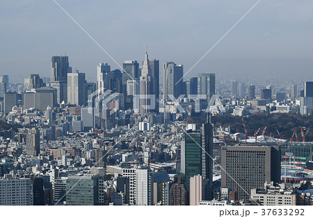 日本の東京都市景観「新宿高層ビル群などを望む」=都内4年ぶり大雪一夜明け・2018年1月23日撮影 日本の東京都市景観「新宿高層ビル群などを望む」=都内4年ぶり大雪一夜明け・2018年1月23日撮影 37633292