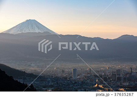 【山梨県】甲府市と富士山 【山梨県】甲府市と富士山 37635267