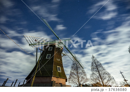 【千葉】あけぼの山農業公園の風車と星空 37636080