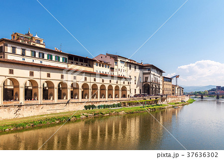Quay of the Arno River and Uffizi Gallery Florence 37636302