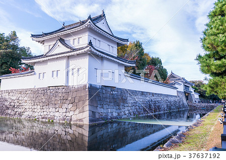 日本の風景 京都 秋の二条城 東南隅櫓 日本の風景 京都 秋の二条城 東南隅櫓 37637192