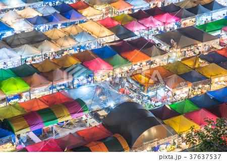 鉄道市場ラチャダー（タラート・ナット・ロット・ファイ・ラチャダー）  37637537