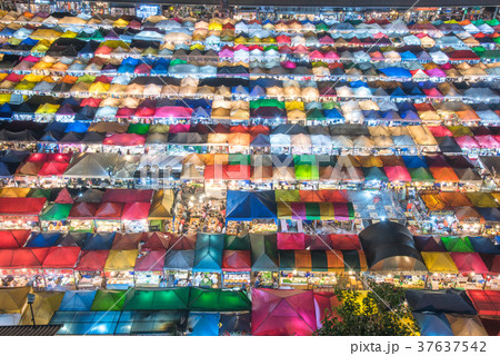 鉄道市場ラチャダー（タラート・ナット・ロット・ファイ・ラチャダー）  37637542